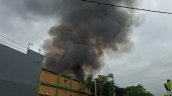 Incendio afecta a mueblería en Pedro Aguirre Cerda