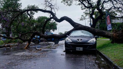 Gran temporal en Buenos Aires dejó inundaciones y miles de clientes sin luz