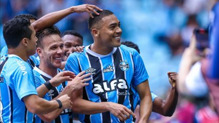   Alexander Aravena sumó minutos en triunfo de Gremio 