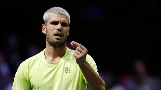 Alcaraz perdió en su debut en el Masters de París y puso en peligro su sitial en la cima de la ATP