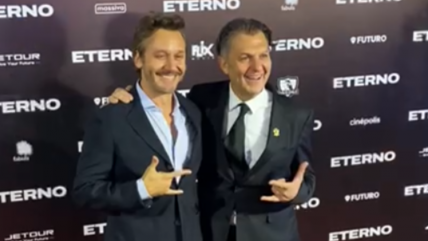 Benjamín Vicuña posó junto a Aníbal Mosa en la Avant Premiere de 