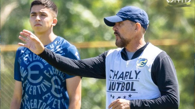 Javier Torrente asumió en Everton con la misión de seguir en Primera