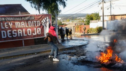 Barricadas y enfrentamientos marcan desalojo de la toma 