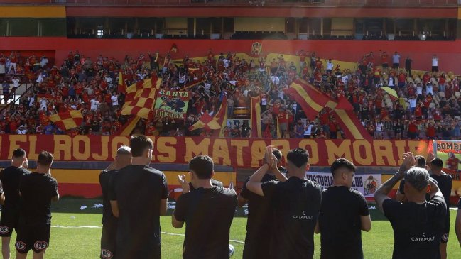 Unión Española entrenó con su hinchada antes de duro desafío contra Everton