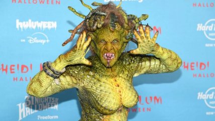   Heidi Klum vuelve a reinar en Halloween con impactante disfraz de Medusa 