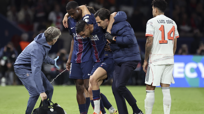 [VIDEO] Hakimi recibió dura entrada de Luis Díaz y salió entre lágrimas en la derrota del PSG