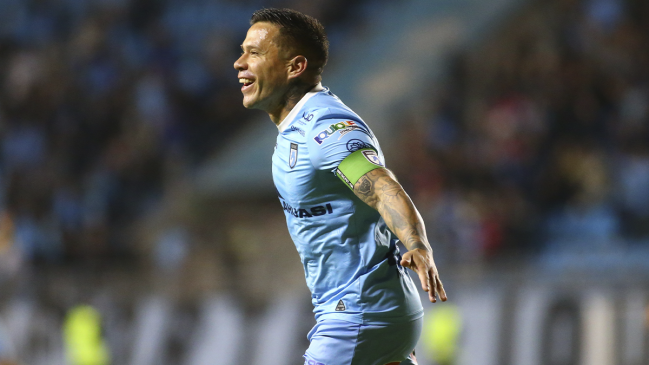 [VIDEO] Alvaro Ramos se lució con un golazo de tijera para batir la valla de La Calera