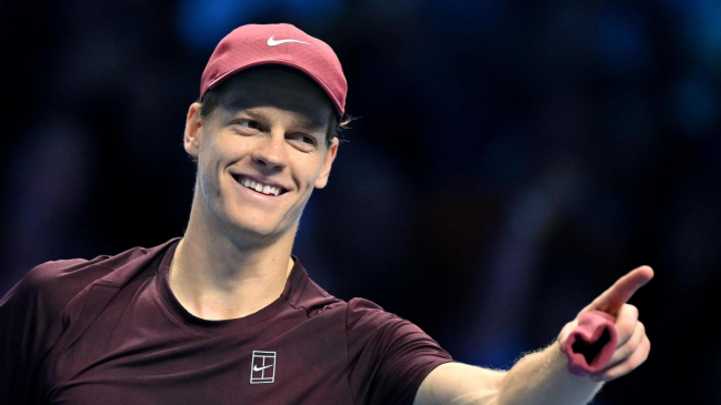 ATP Finals: Sinner doblegó a Auger-Aliassime que presentó problemas físicos