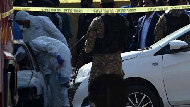 Ataque suicida mata a una docena de personas en Pakistán