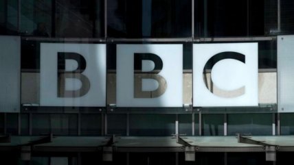  Gobierno británico defiende a la BBC ante amenaza por demanda de Trump  