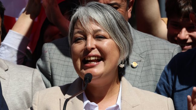 Jara y polémica por cánticos contra Carabineros: 