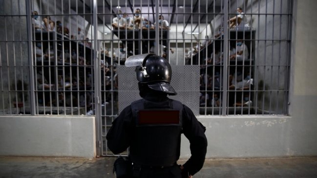 Detenidos denuncian condiciones inhumanas en la mayor cárcel de migración en Califonia