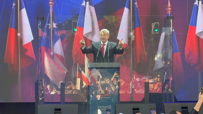 Kast volvió a usar vidrio antibalas en su último acto de campaña