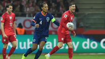 Países Bajos empató ante el escolta Polonia, pero quedó con un pie en el Mundial