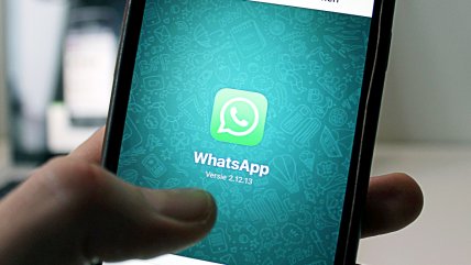   Mujer fue despedida por revisar el WhatsApp de su jefa: Recibirá $12 millones en indemnización 