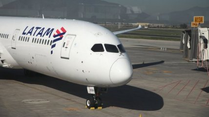   Pasajera afectada por paro de pilotos de Latam acusó que aerolínea le avisó por WhatsApp 