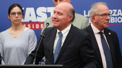   Asesor de Kast respondió a Jara por acusaciones de colusión: 