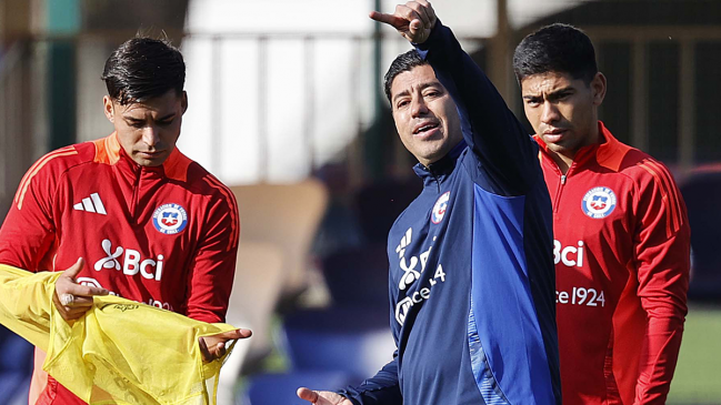 Pese a las victorias: Hinchas de la Roja se mostraron reacios a continuidad de Córdova