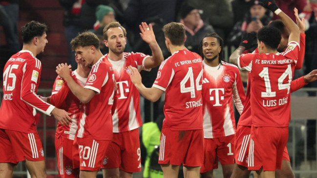 Bayern Munich remontó ante Friburgo con seis goles y sigue como líder