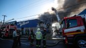 Incendio afecta a empresa de neumático en San Miguel