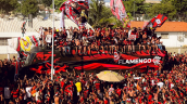 Locura copera en Río: Hinchas de Flamengo ingresaron al bus del plantel