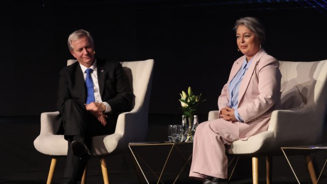 A dos semanas del balotaje, Kast aventaja a Jara en al menos 15 puntos, según encuestas