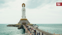 Templos costeros y Budas gigantes: la espiritualidad china también mira hacia el mar
