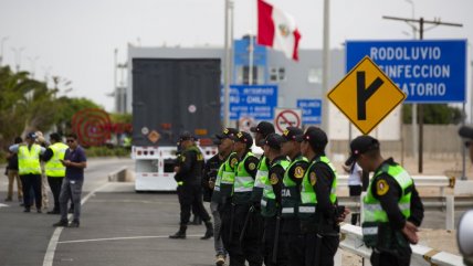 Perú refuerza el control y envía 100 policías a la frontera con Chile