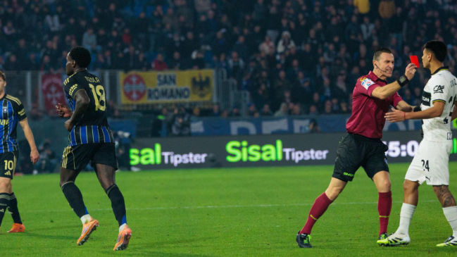 [VIDEO] Jugador de Pisa pegó una patada criminal y se fue corriendo al vestuario