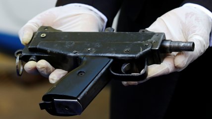  Carabineros sorprendió a sujetos armados y con drogas en servicentro de Colina  