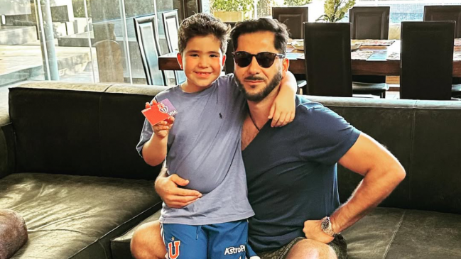 Siguendo los pasos del padre: Hijo de Johnny Herrera recibió regalo de la U en navidad