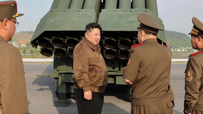 Kim Jong-un ordenó aumentar la producción de misiles para reforzar la disuasión
