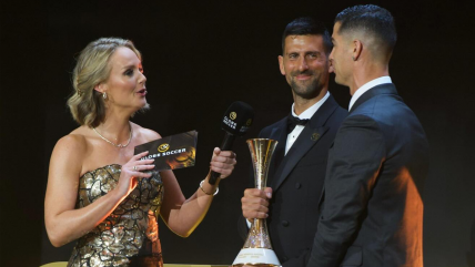   De un referente a otro: Cristiano Ronaldo entregó el Globe Sports Award a Novak Djokovic 