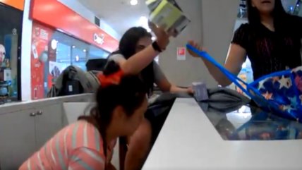 Mujeres fueron sorprendidas robando durante evacuación de Mall Plaza Norte