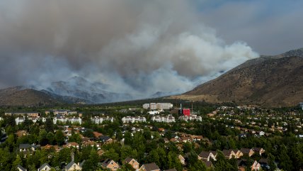 Incendio en San Carlos de Apoquindo no se podrá apagar este lunes