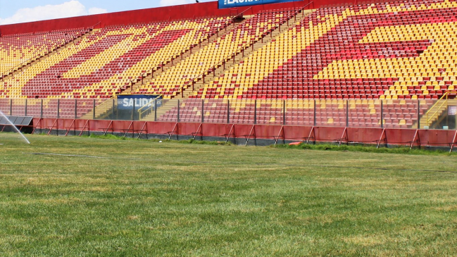 Unión Española finalizó la primera fase del cambio de césped en el Santa Laura