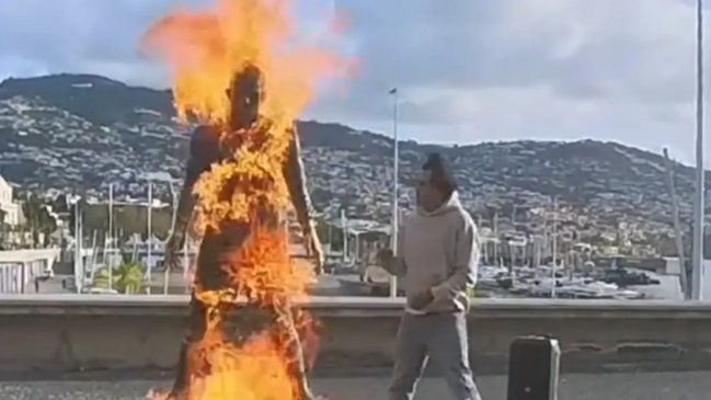 [VIDEO] Hombre prendió fuego a estatua de Cristiano y realizó curiosa amenaza
