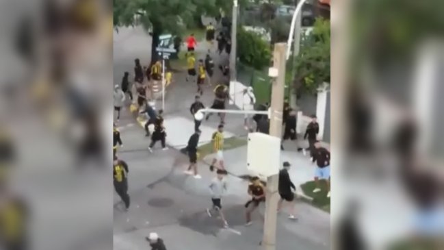 [VIDEO] Barristas de Colo Colo protagonizaron incidentes con hinchas de Peñarol en Montevideo
