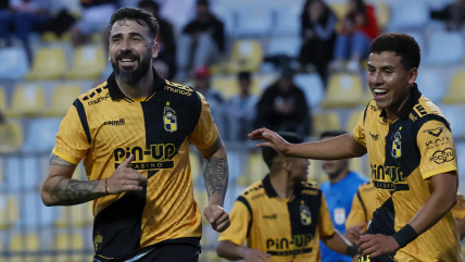 Coquimbo triunfó en la agonía ante Limache y se citó con la UC en la final de la Supercopa