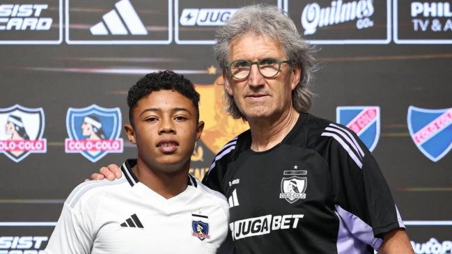 Jugador de 14 años firmó su primer contrato profesional con Colo Colo