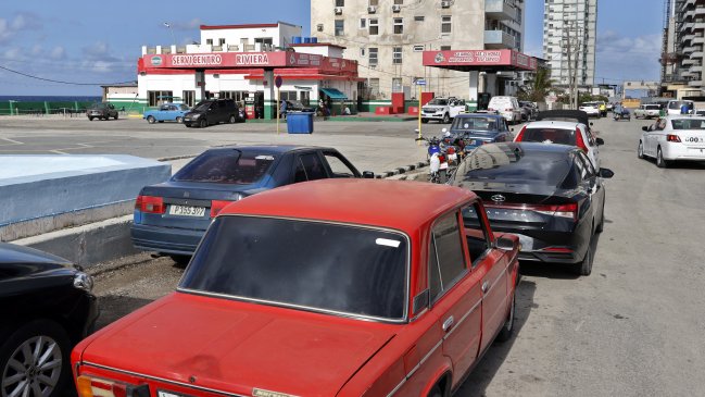 Ante el fin del petróleo venezolano, en Cuba se reactivan las filas por gasolina