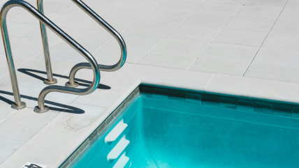 Niño de tres años murió tras accidente en piscina de una residencia del Servicio Mejor Niñez