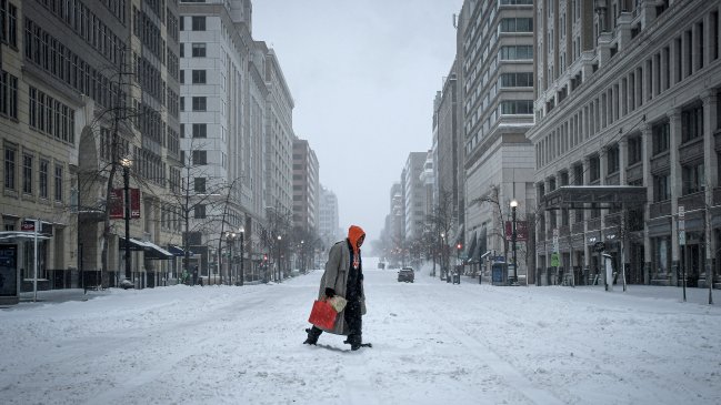 Histórica tormenta de nieve en EE.UU.: Al menos cinco muertos y un millón de casas sin luz