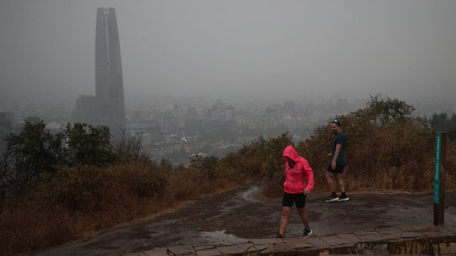 Intensas y repentinas lluvias en la RM dejan 21 personas aisladas y 19 mil clientes sin luz