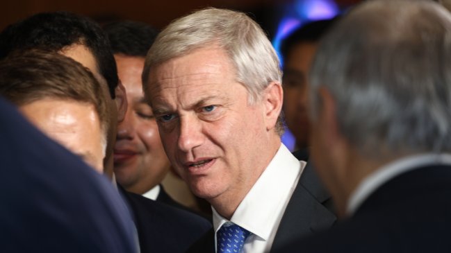 Varado en el Caribe: Tormenta frena gira de Kast y suspende su cita con Bukele