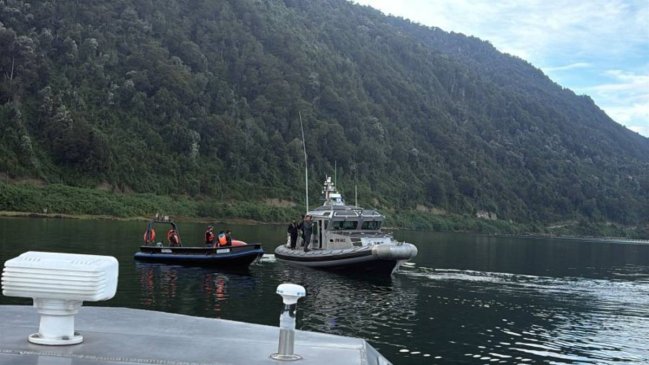 Buscan a cinco personas desaparecidas tras hundimiento de una embarcación en Los Lagos