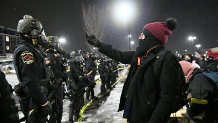 Manifestantes de Mineápolis tras remoción de líder del ICE: 