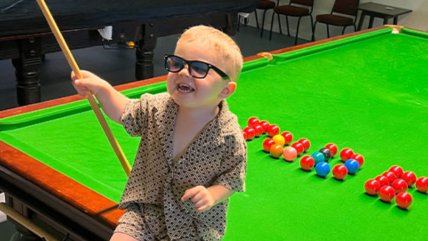   [VIDEO] Niño de dos años batió dos Récords Guinness de billar 