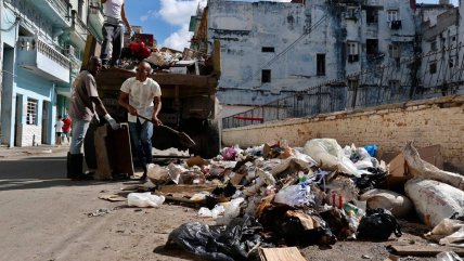 Otra marca de la crisis: la basura desborda a Cuba