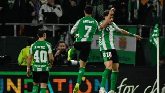 Celebró Pellegrini: Real Betis venció a Feyenoord y clasificó directo a octavos de la Europa League